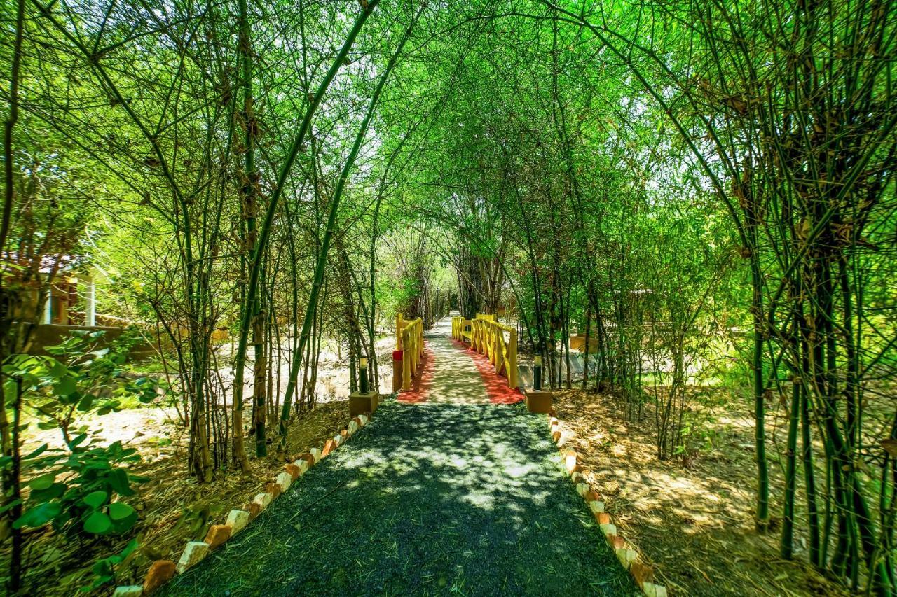 Lemon Tree Wildlife Resort, Bandhavgarh Tala  Exterior photo